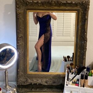 🌼 NWOT Fredrick’s of Hollywood velvet dress